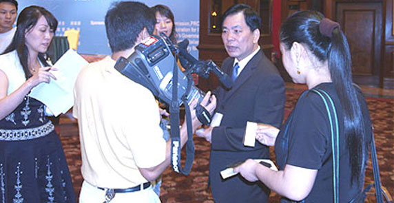 广东省中小企业局首任局长刘焕泉先生出席智慧产业峰会